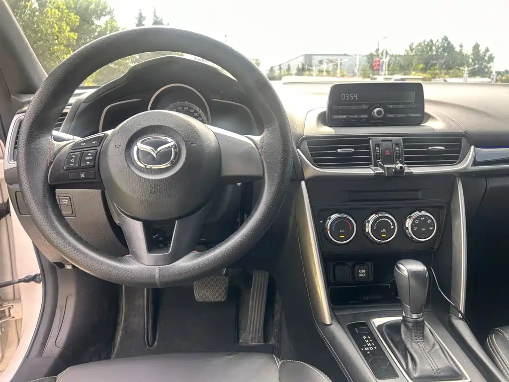 Mazda CX-4 2016 — фото 12