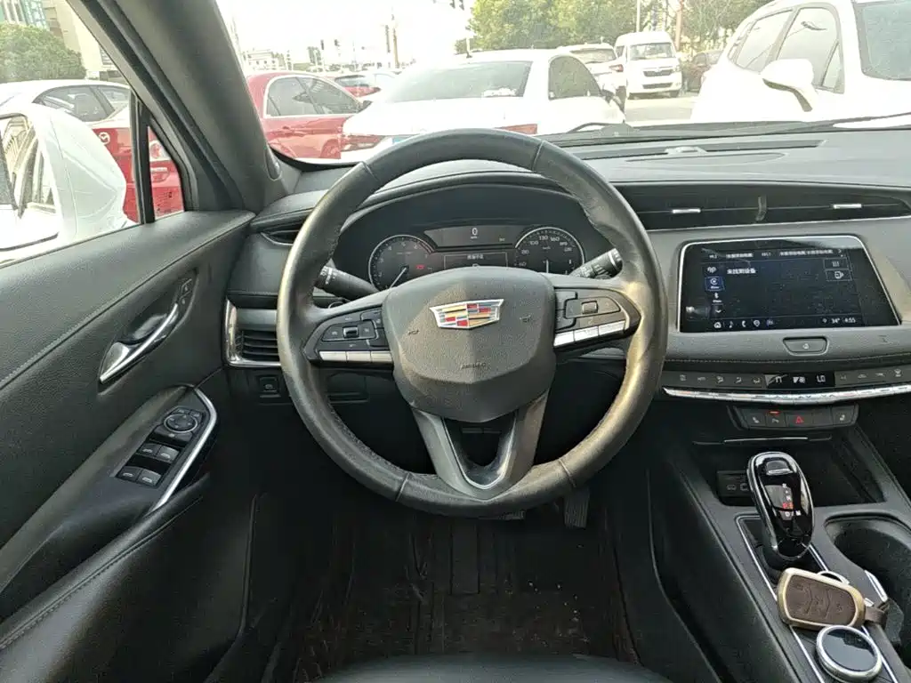 Cadillac XT4 2021 — фото 11