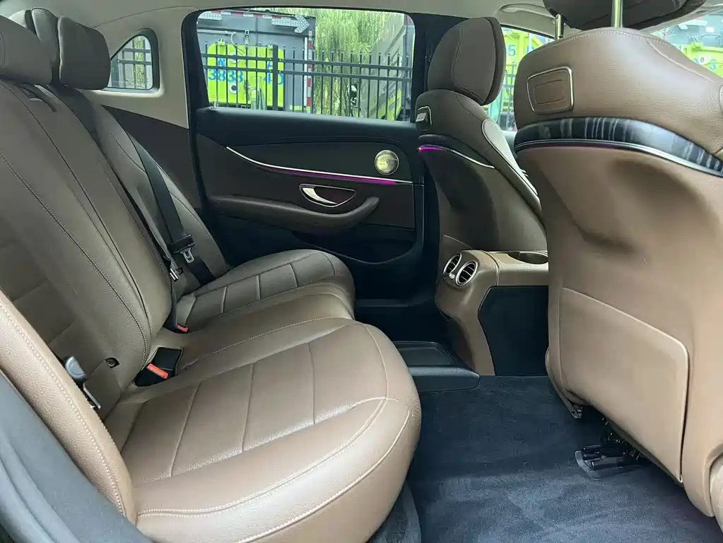 Mercedes-Benz E-Class 2019 — фото 15