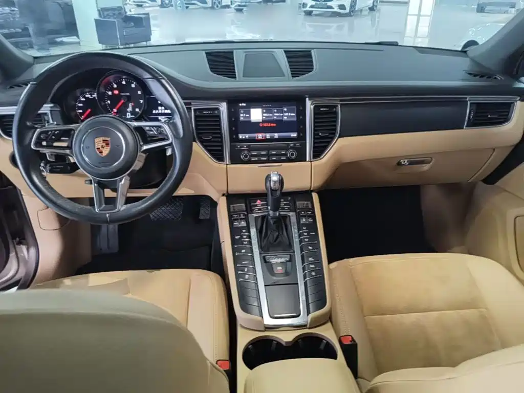 Porsche Macan 2017 — фото 10