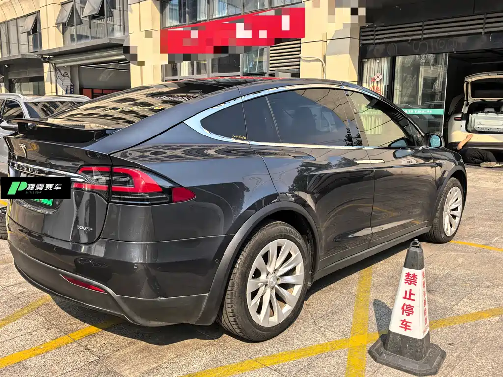 Tesla Model X 2018 — фото 2