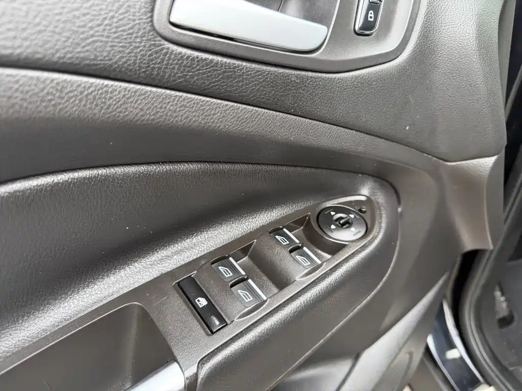 Ford Kuga 2016 — фото 13