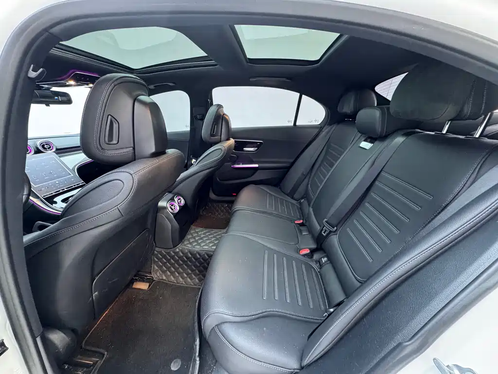 Mercedes-Benz C-Class 2023 — фото 7