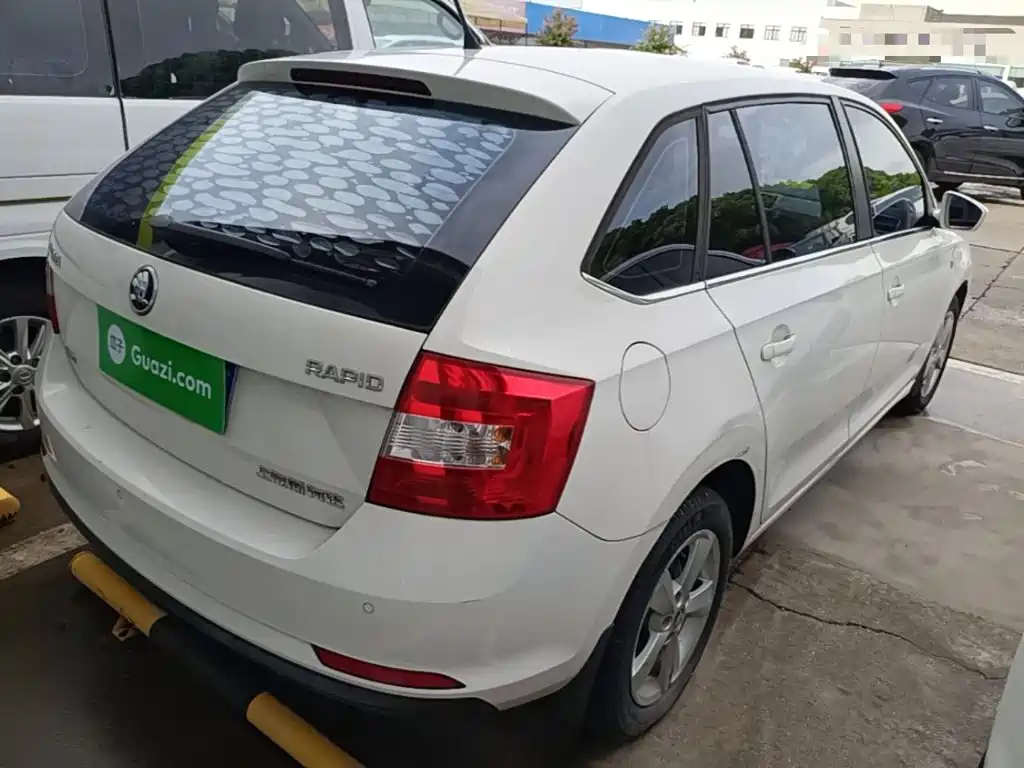 Skoda Rapid Spaceback 2016 — фото 7