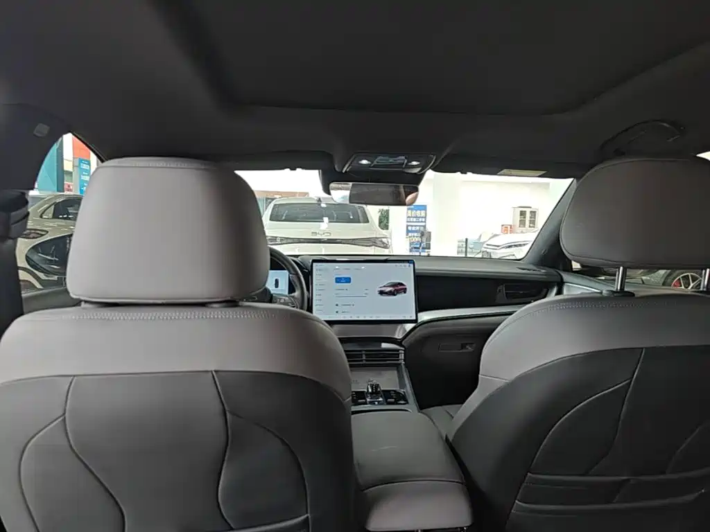 BYD Seal 07 DM-i 2025 — фото 18