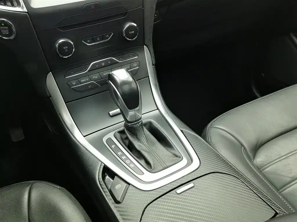 Ford Edge 2016 — фото 13