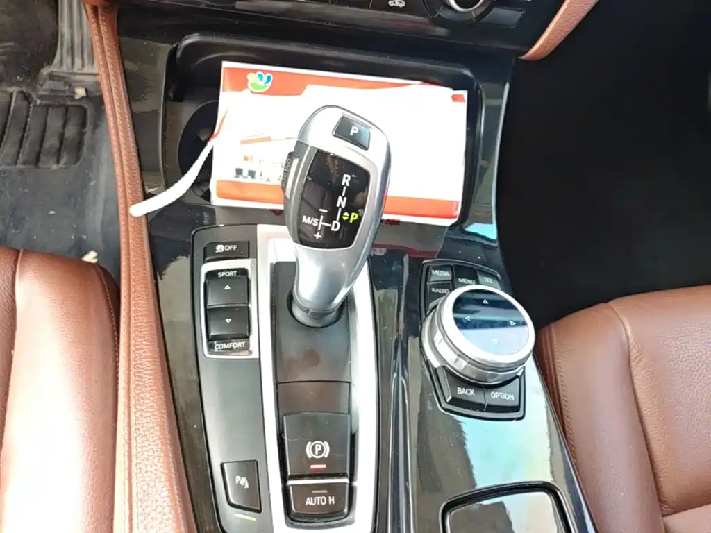BMW 5 Series 2015 — фото 14