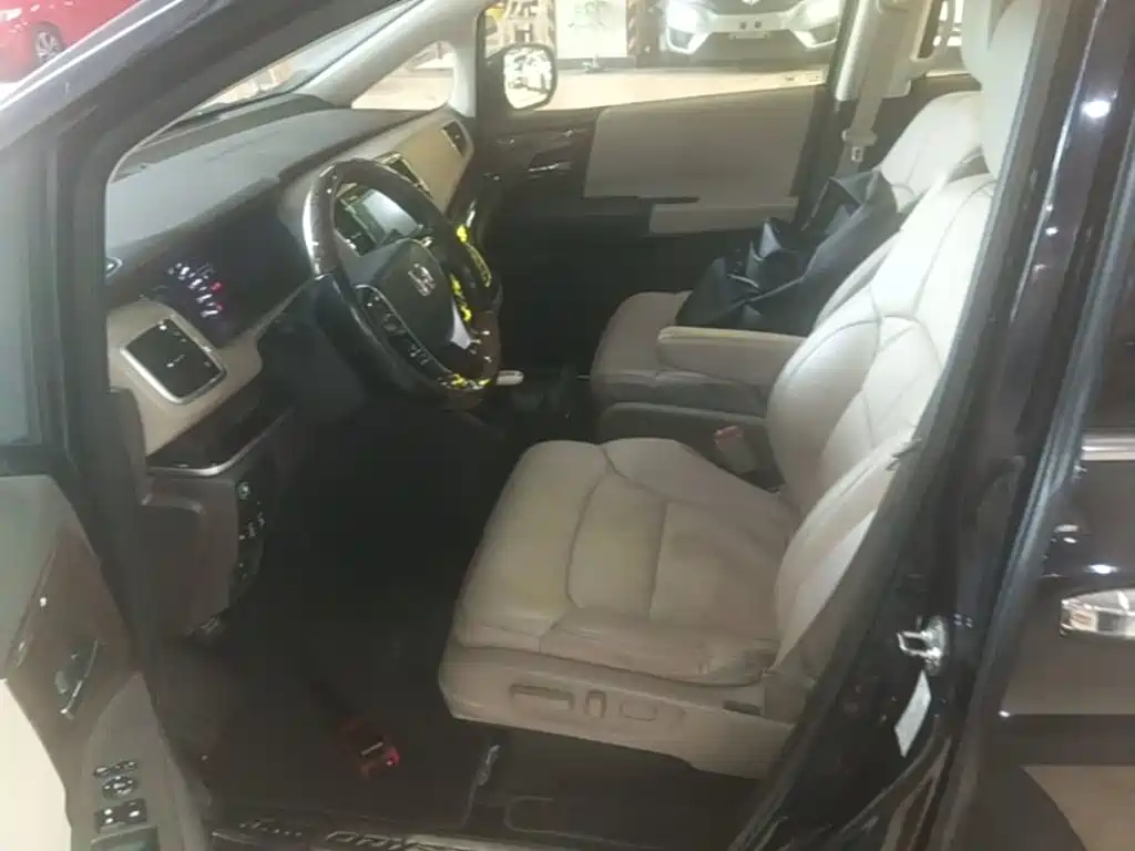 Honda Odyssey 2017 — фото 15