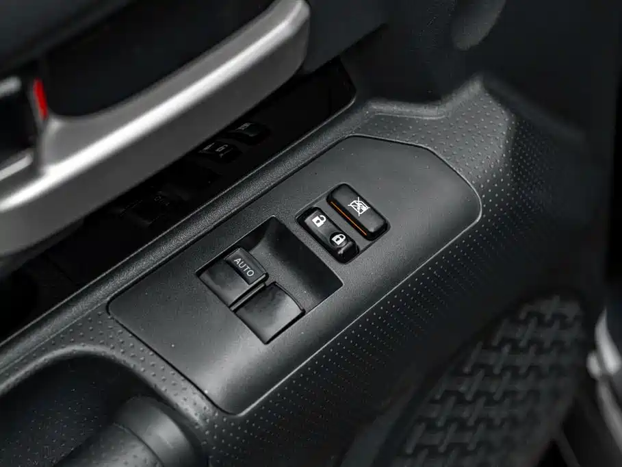 Toyota FJ Cruiser 2020 — фото 16