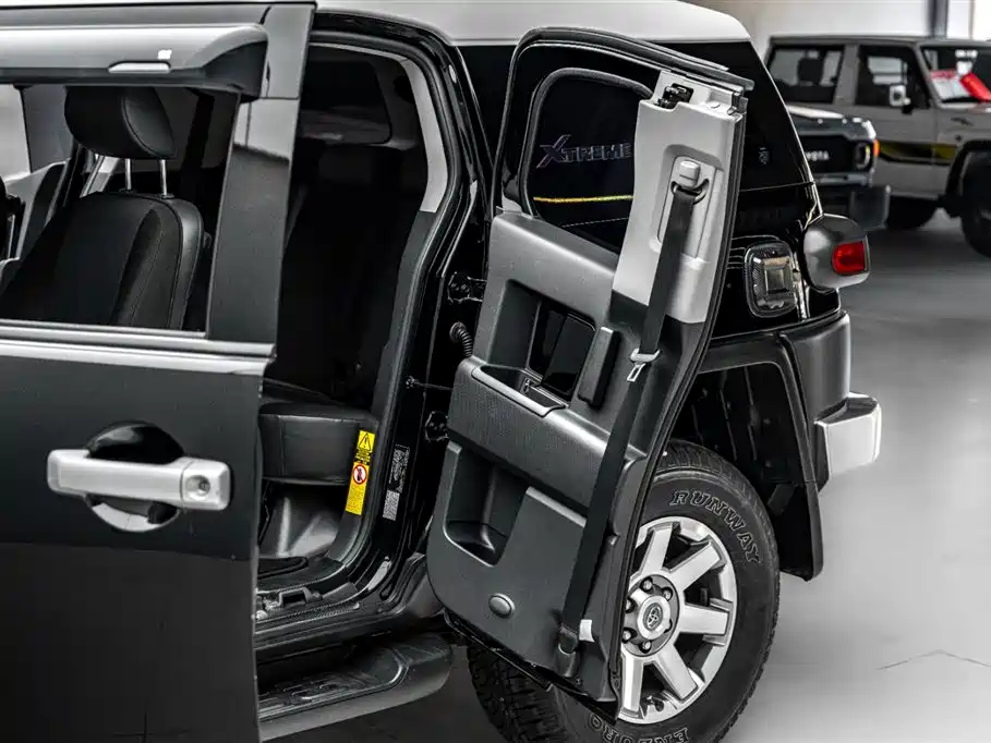 Toyota FJ Cruiser 2020 — фото 28