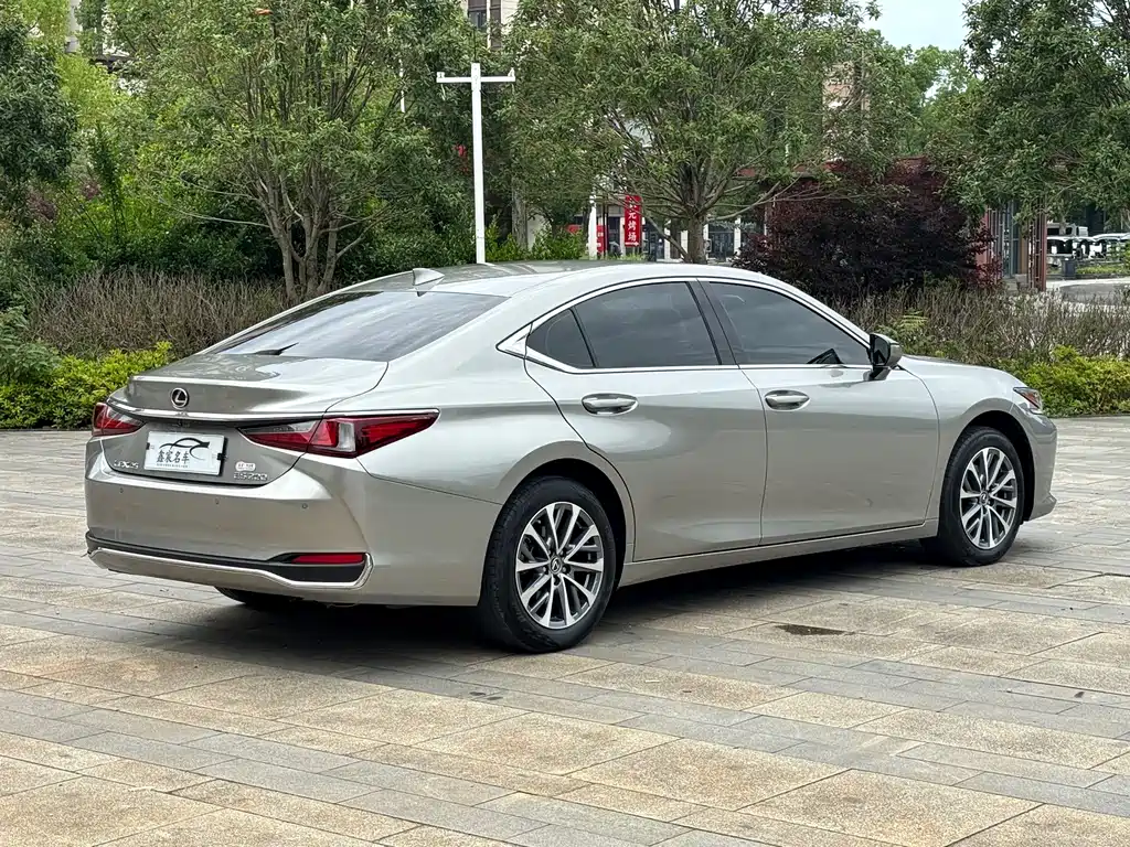 Lexus ES 2023 — фото 8