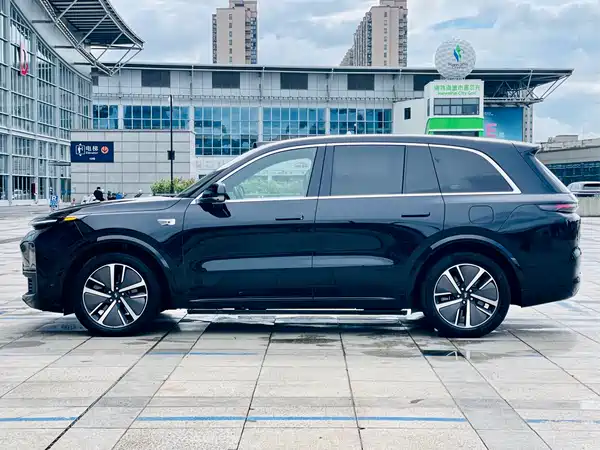 Li Auto L8 2025
