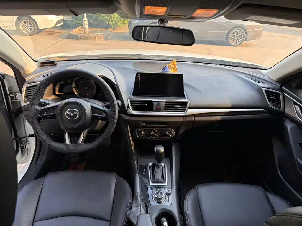 Mazda 3 Axela 2017 — фото 8