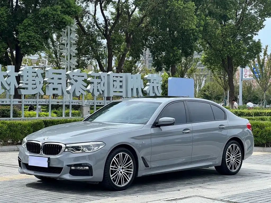 BMW 5 Series 2018 — фото 1