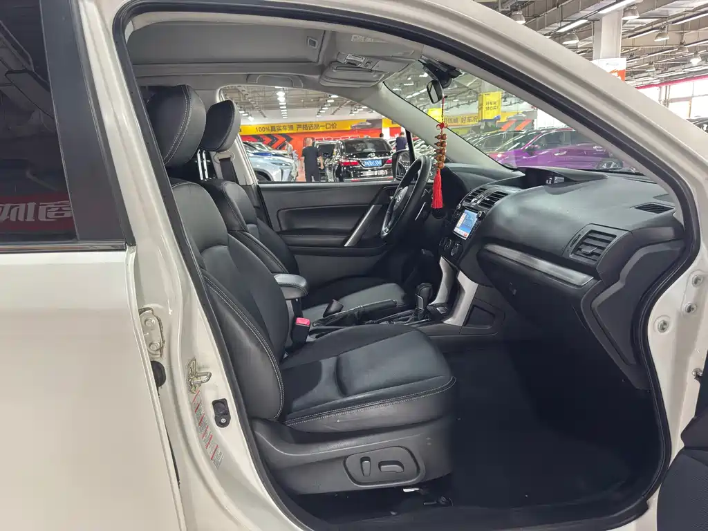 Subaru Forester 2014 — фото 10