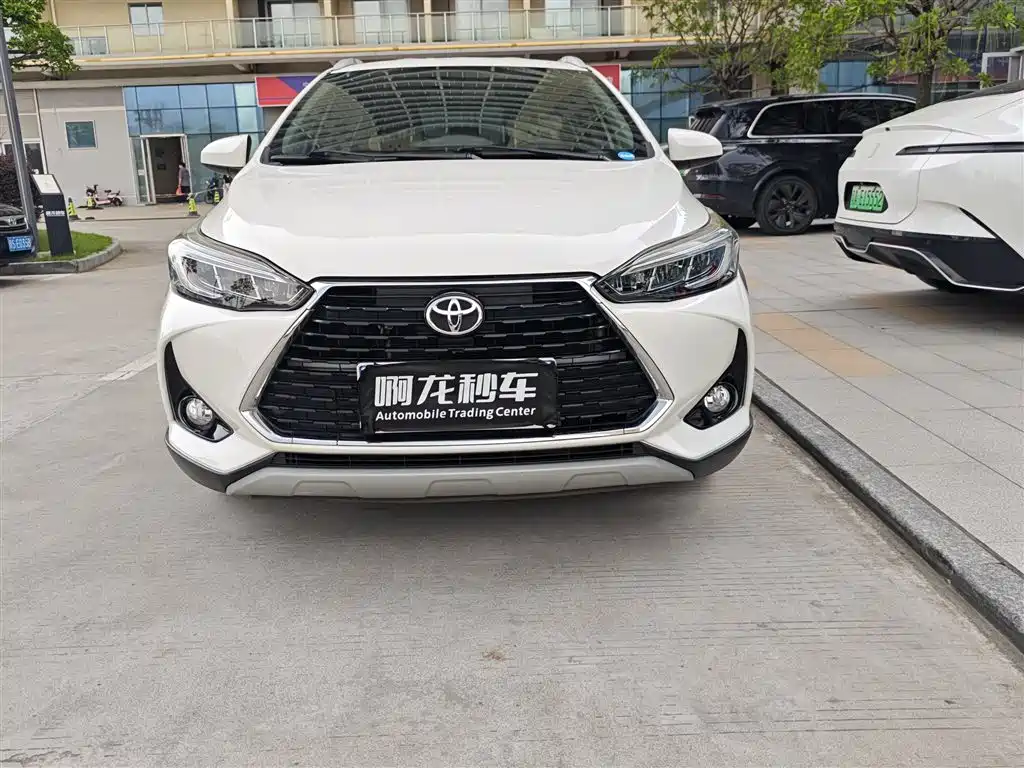Toyota Yaris L 2023 — фото 15