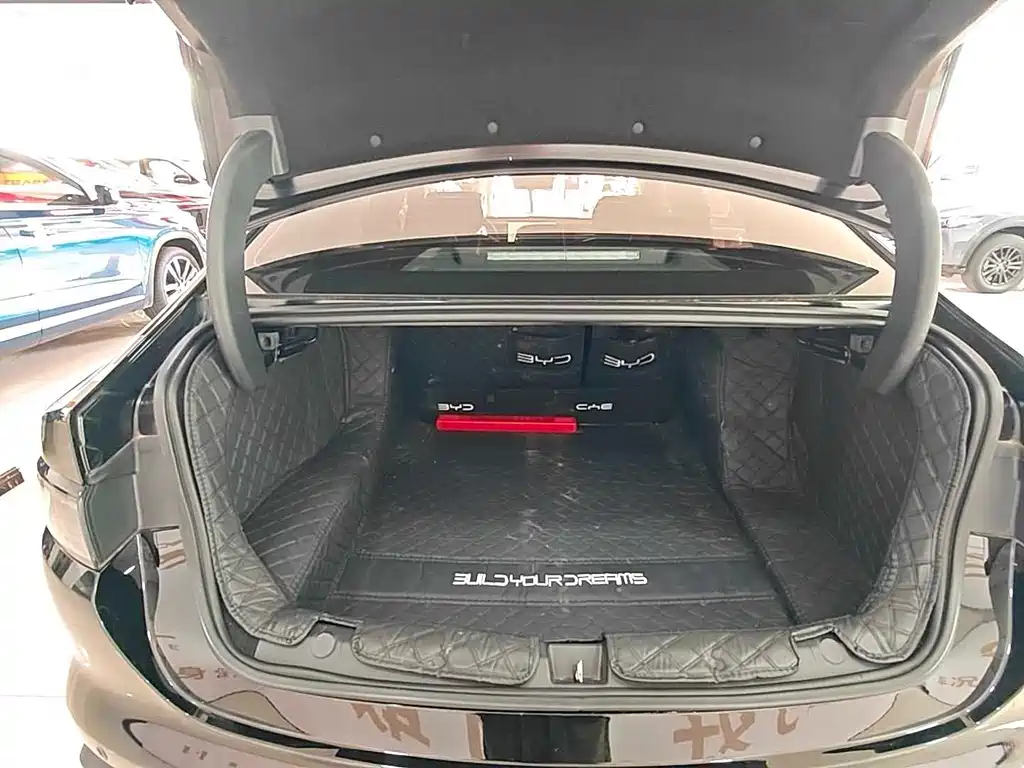 BYD Seal 05 DM-i 2025 — фото 16