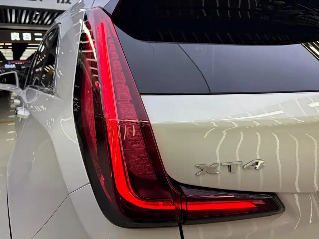 Cadillac XT4 2022 — фото 13