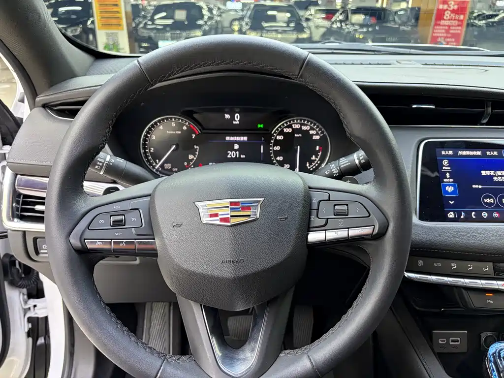 Cadillac XT4 2022 — фото 10