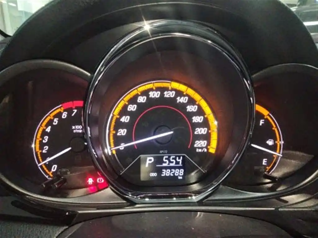 Toyota Yaris L 2023 — фото 9