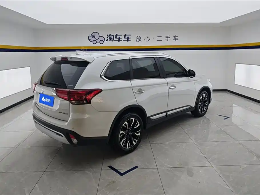 Mitsubishi Outlander 2020 — фото 3