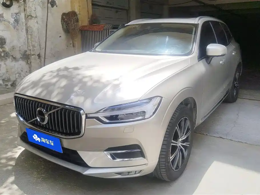 Volvo XC60 2018 — фото 1