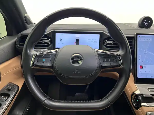 NIO ES8 2021