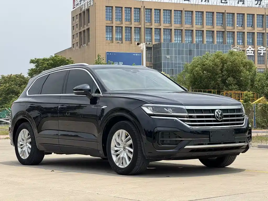 Volkswagen Touareg 2022 — фото 6