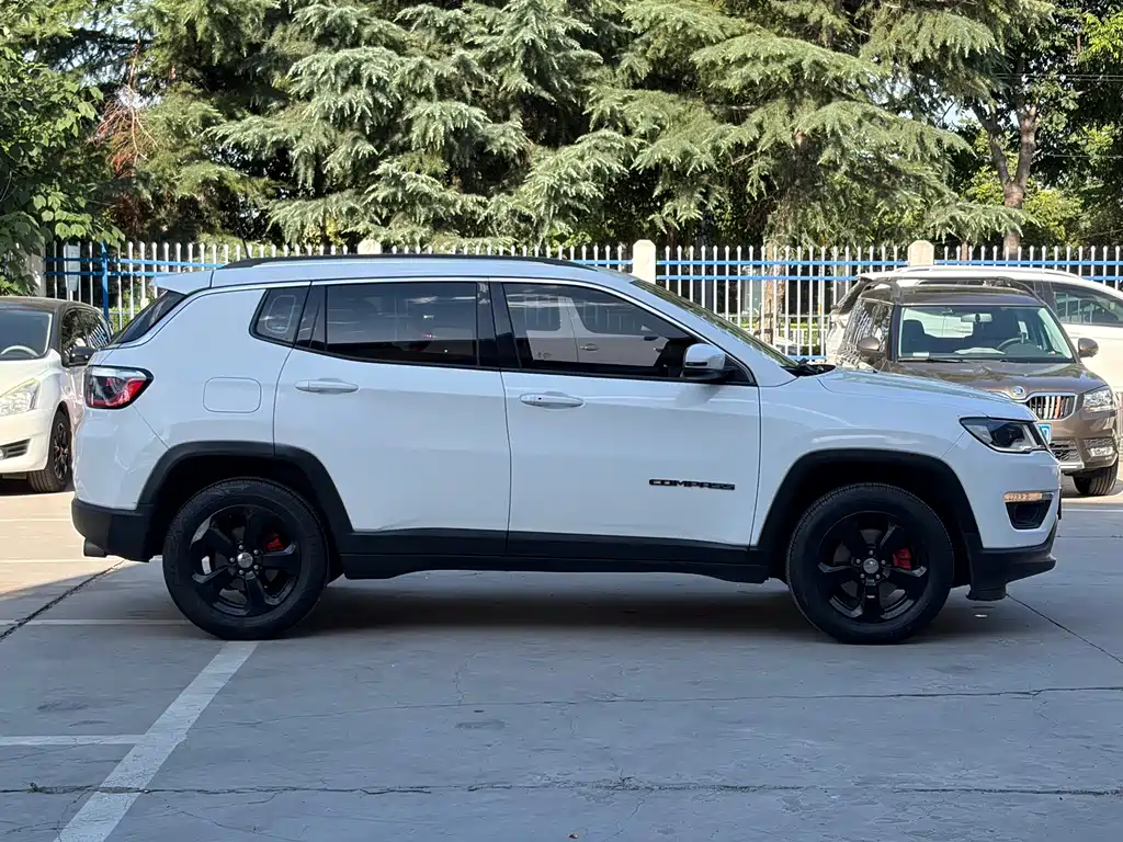 Jeep Compass 2017 — фото 17