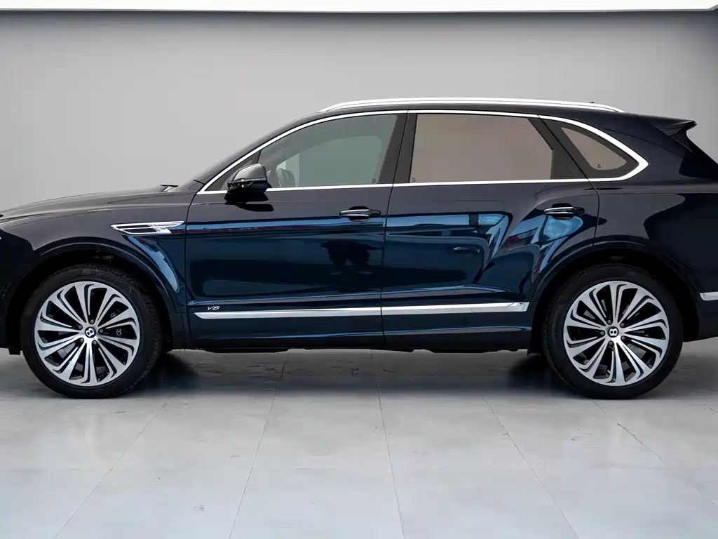 Bentley Bentayga 2022 — фото 3