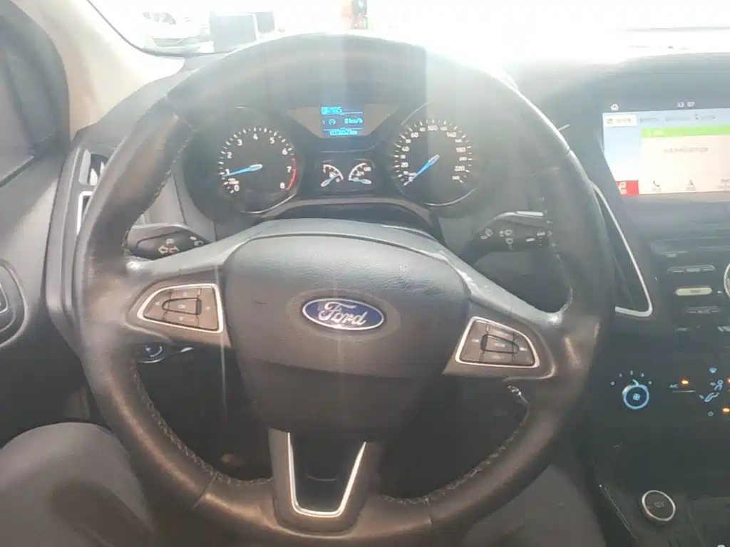 Ford Focus 2018 — фото 11
