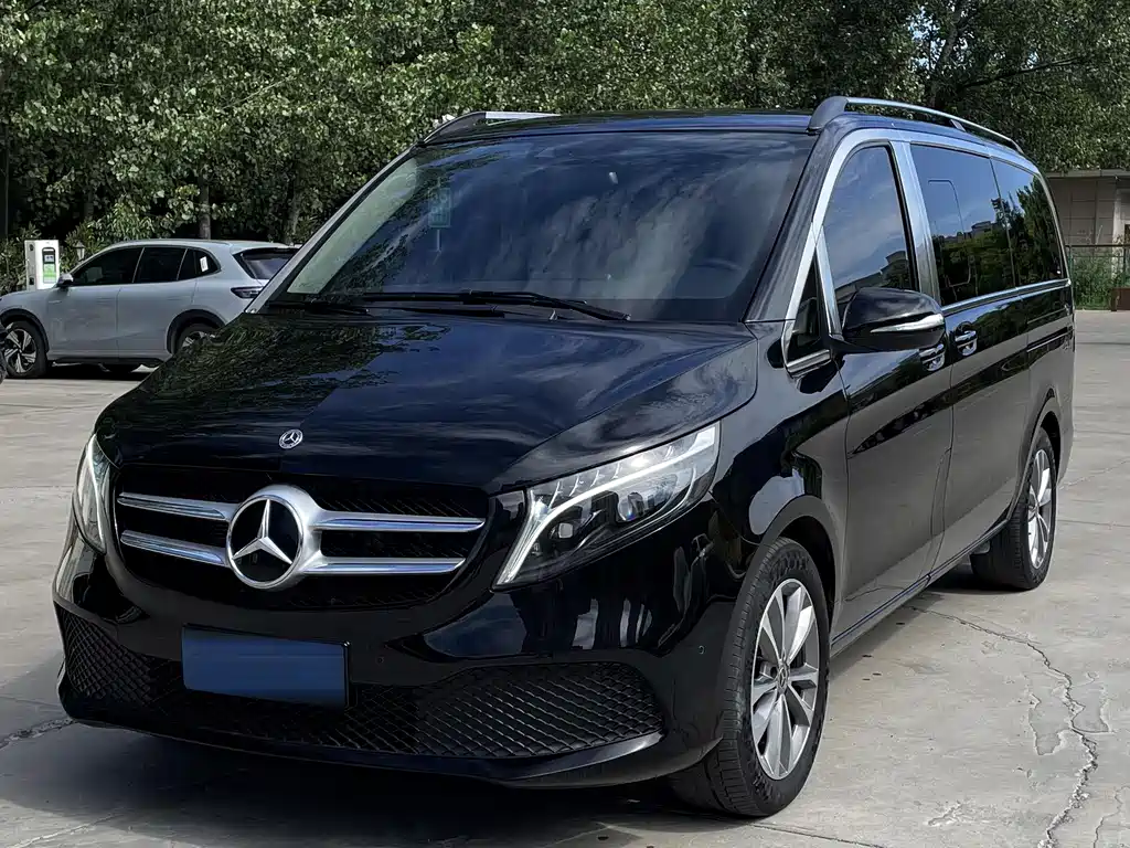 Mercedes-Benz V-Class 2023 — фото 1