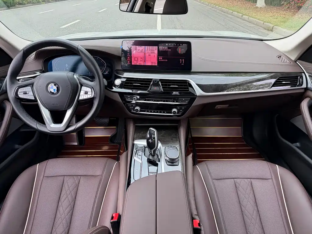 BMW 5 Series 2021 — фото 12