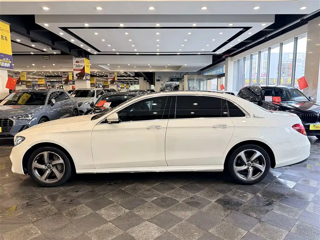 Mercedes-Benz E-Class 2019 — фото 12