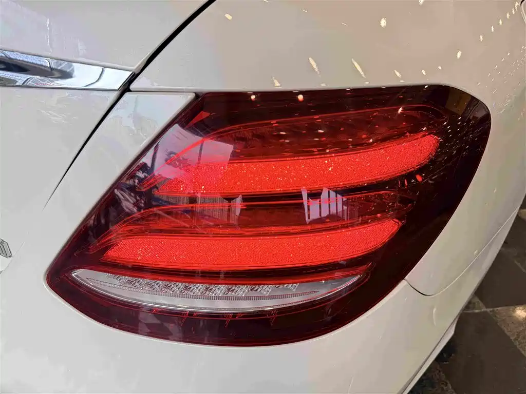 Mercedes-Benz E-Class 2019 — фото 16