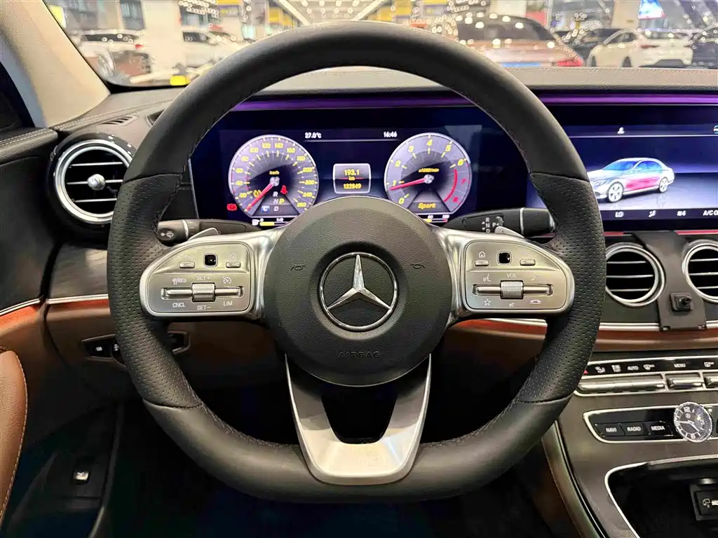 Mercedes-Benz E-Class 2019 — фото 20