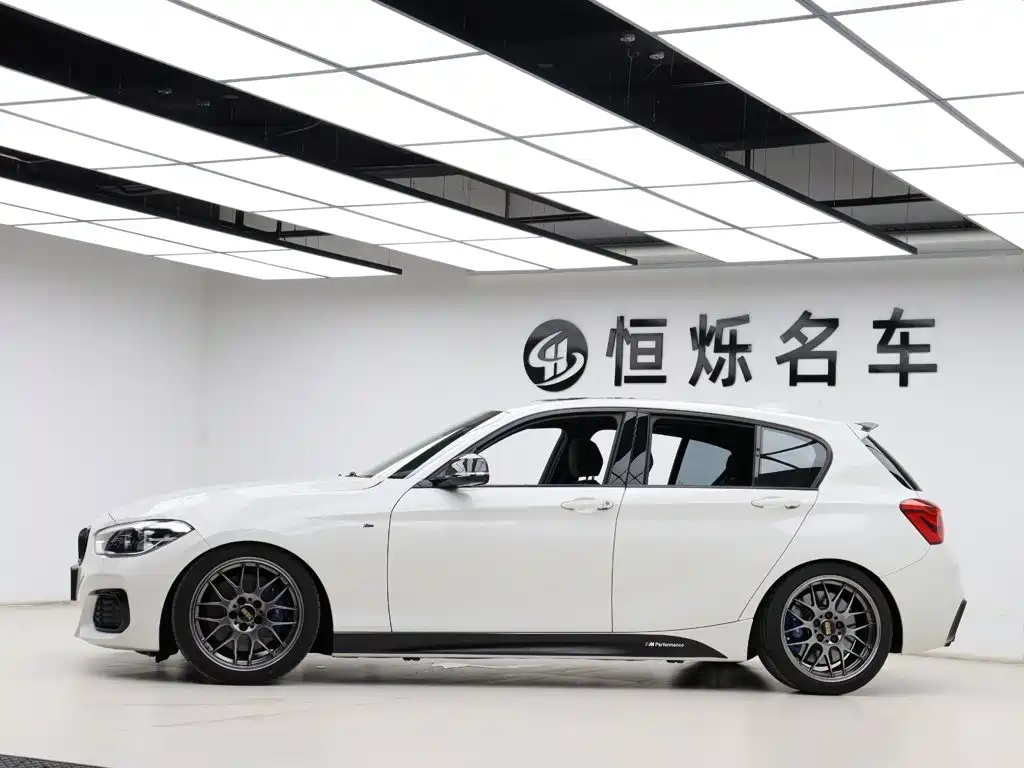 BMW 1 Series 2017 — фото 32