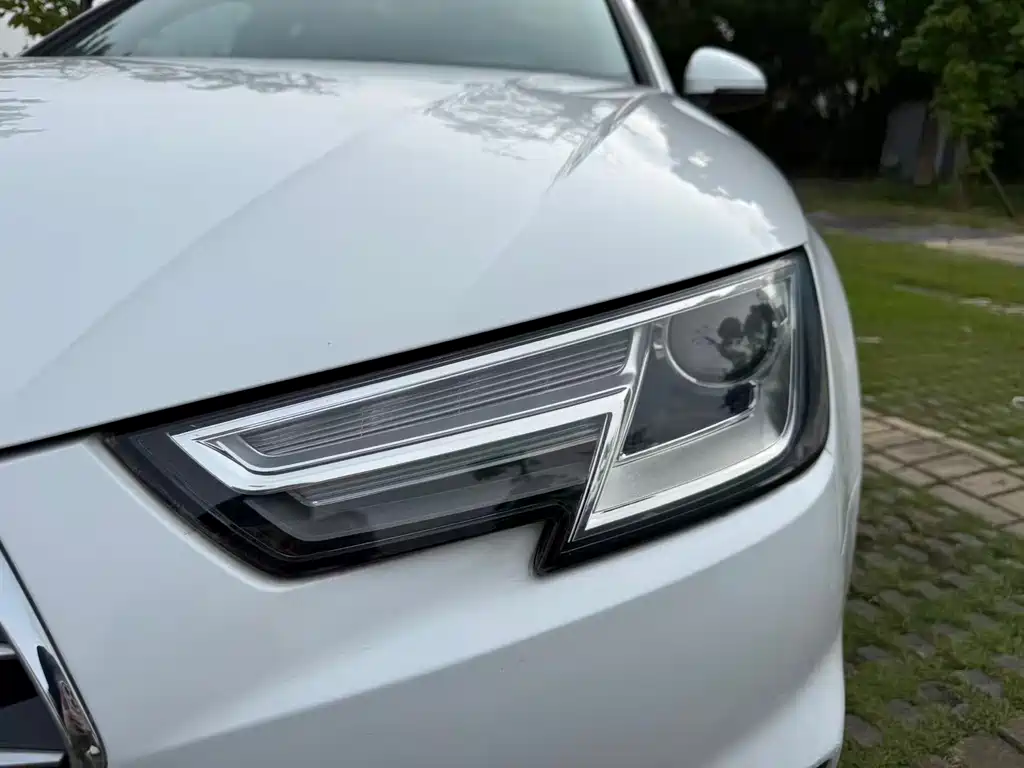 Audi A4L 2019