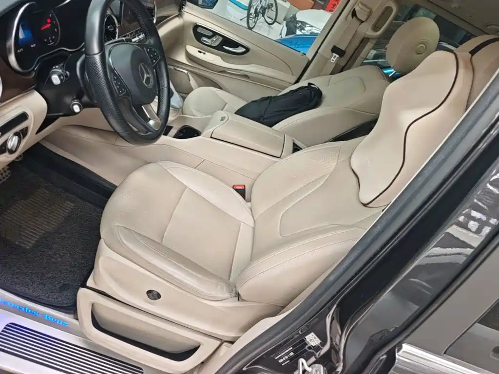 Mercedes-Benz V-Class 2022 — фото 15