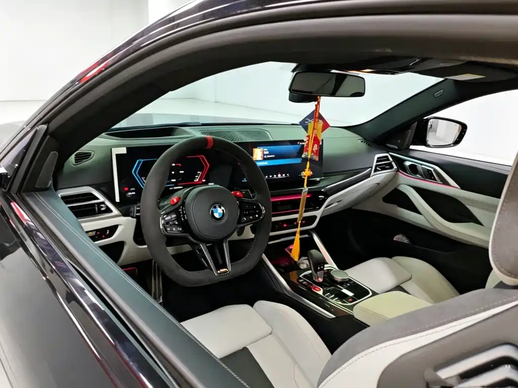 BMW M4 2025