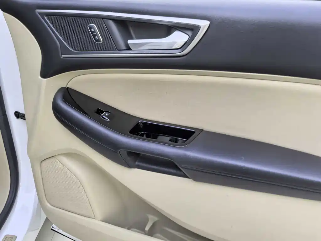 Ford Edge 2018 — фото 16