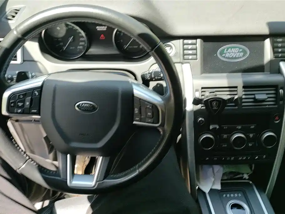 Land Rover Discovery Sport 2017 — фото 12