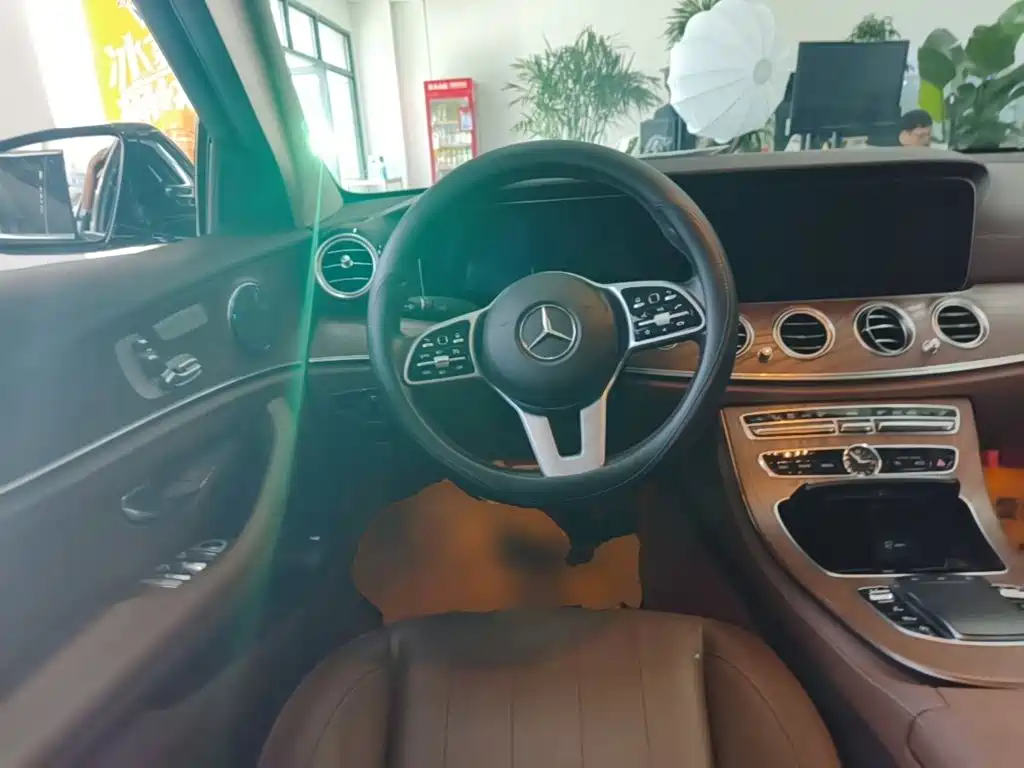Mercedes-Benz E-Class 2020 — фото 11