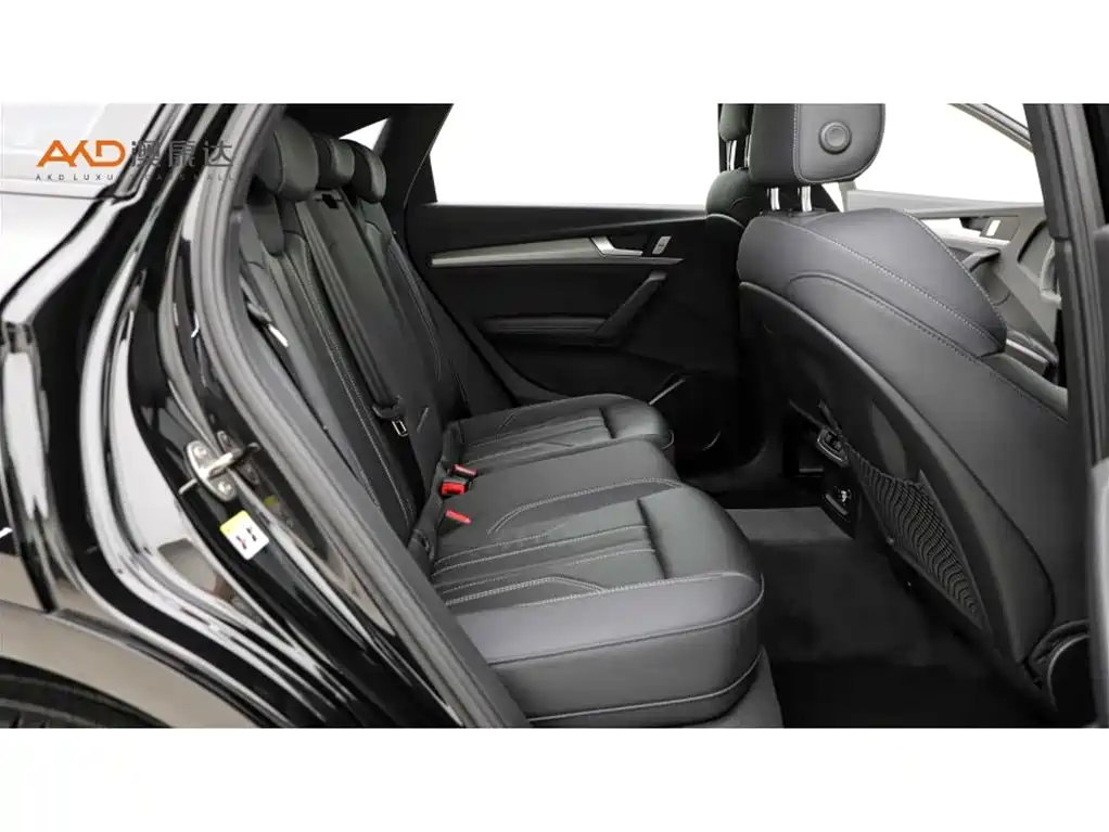 Audi Q5L Sportback 2024 — фото 8