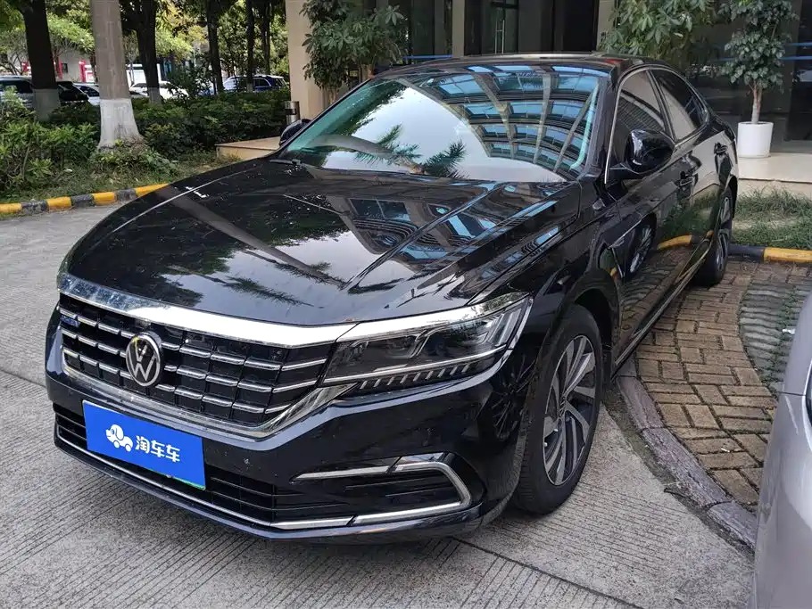 Volkswagen Passat PHEV 2021 — фото 1