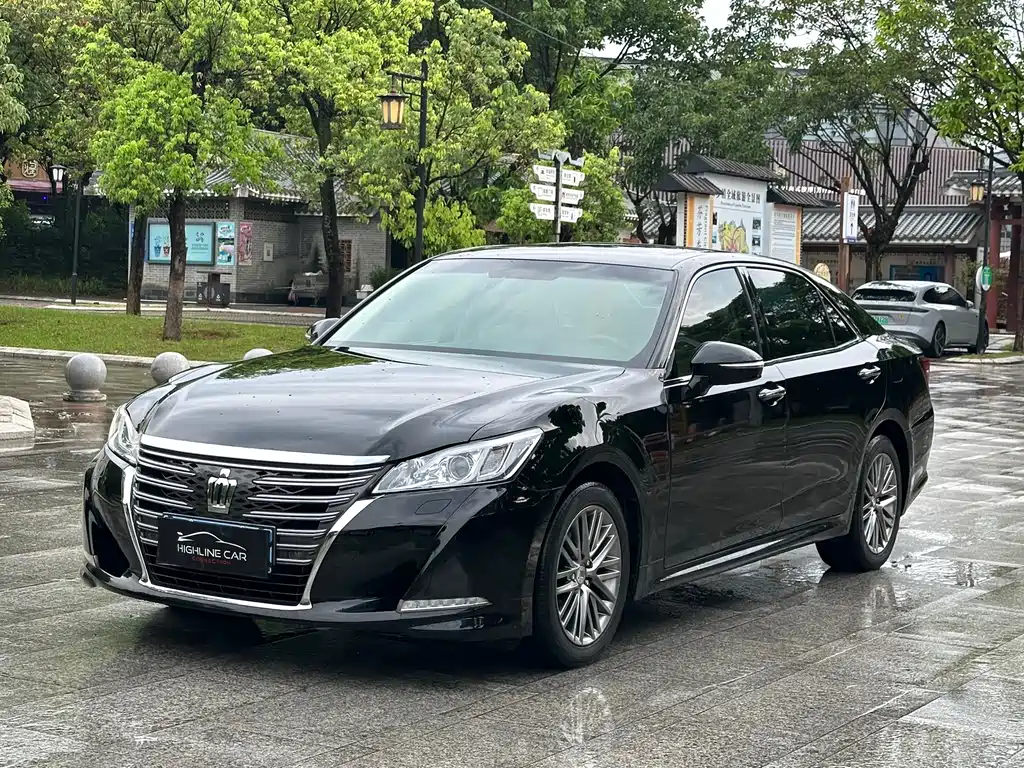 Toyota Crown 2015