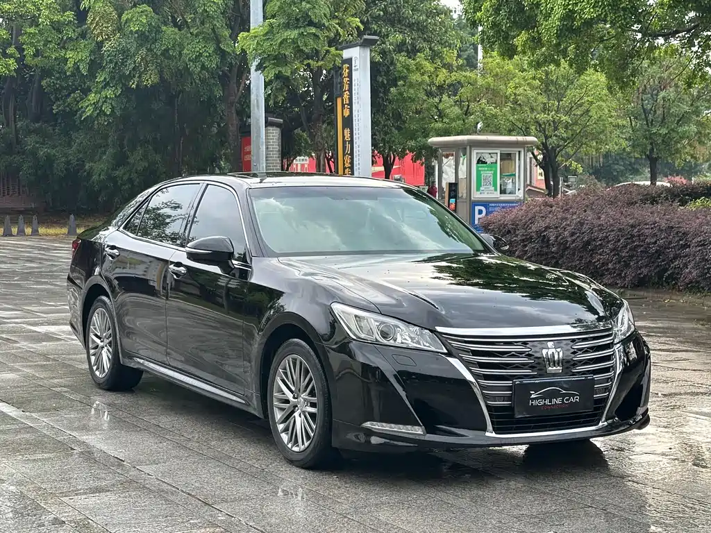 Toyota Crown 2015