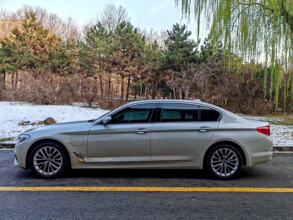 BMW 5 Series New Energy 2019 — фото 3