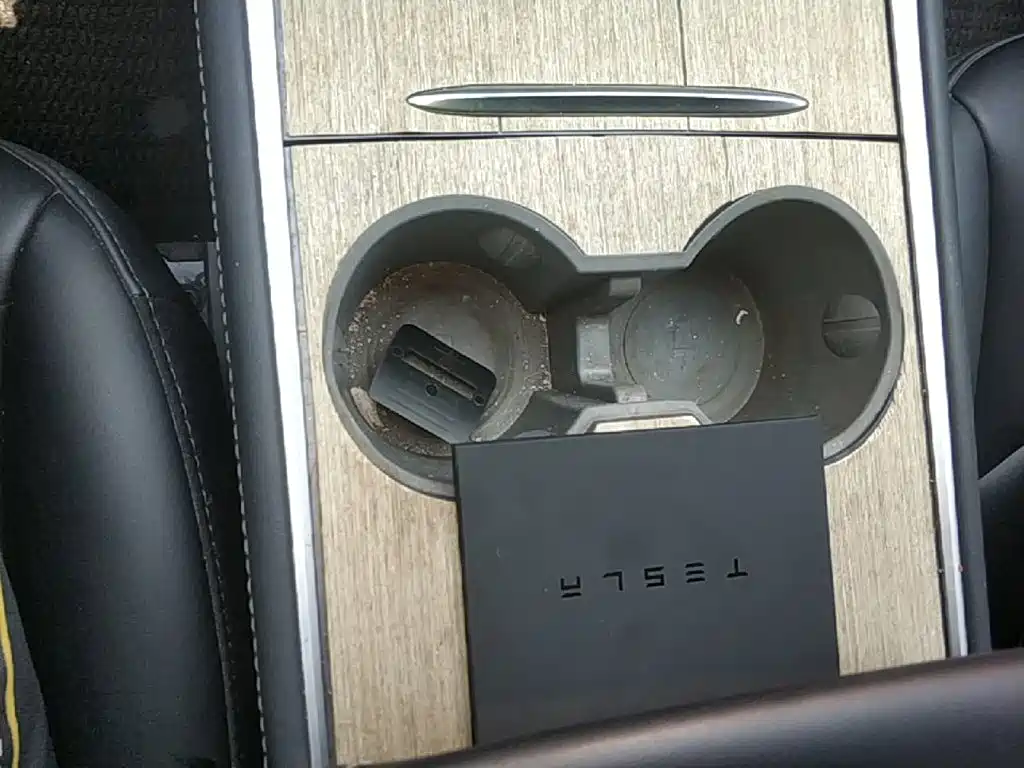 Tesla Model Y 2023 — фото 14