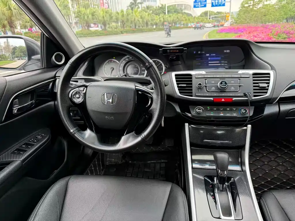 Honda Accord 2017 — фото 12